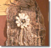 お花のブローチ