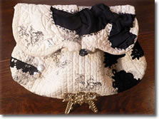 アンティーク柄のシックなリメイクバック